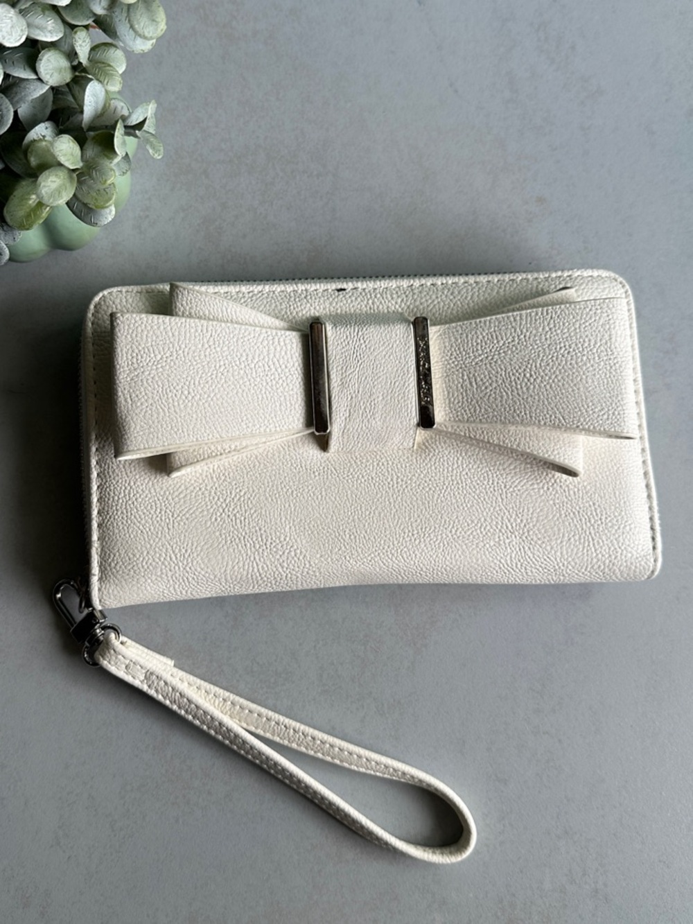 Betsey Johnson Cream Bow Wristlet Clutch with Removable Strap